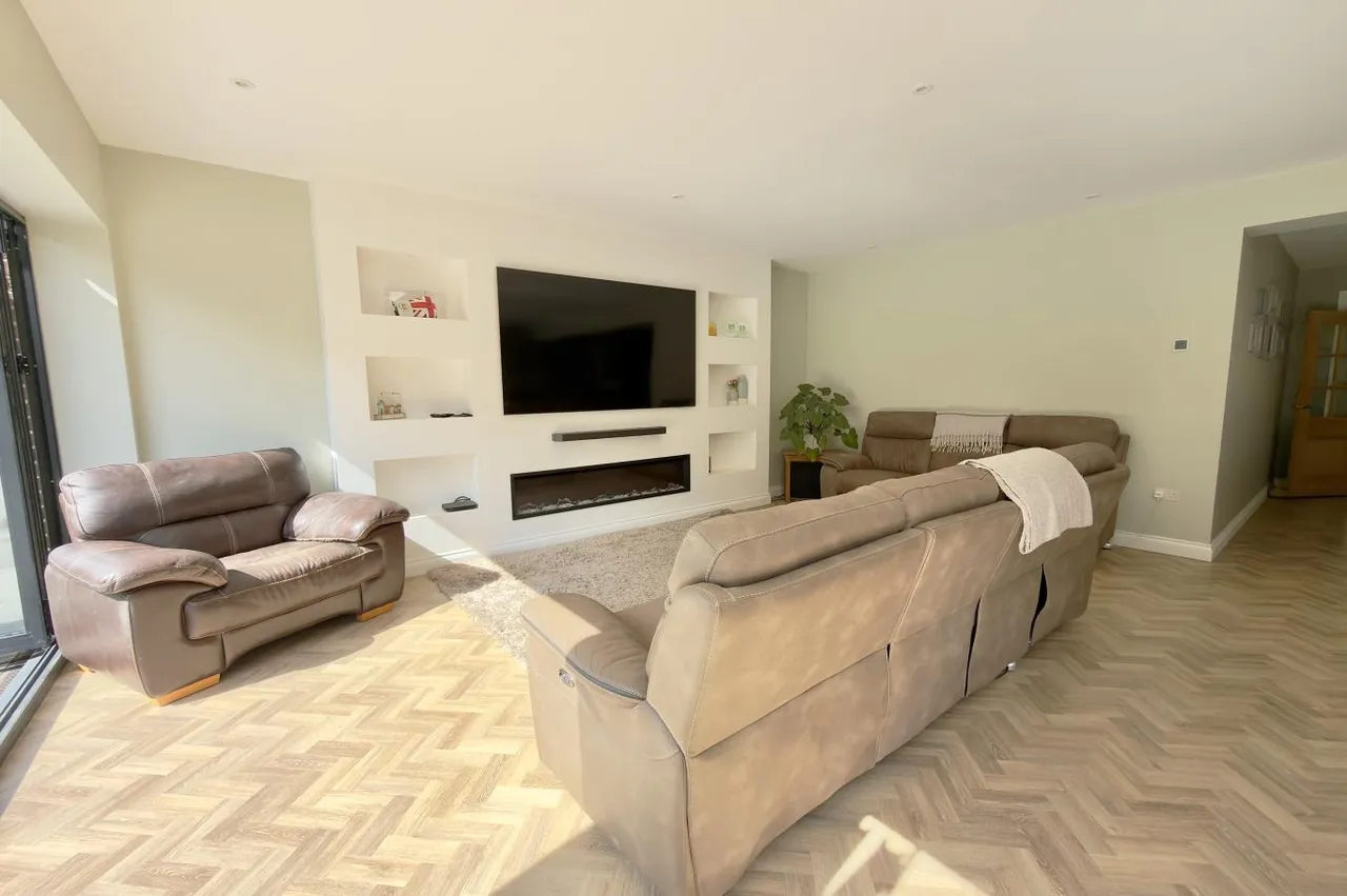 Keith Road, BH3, photo 15