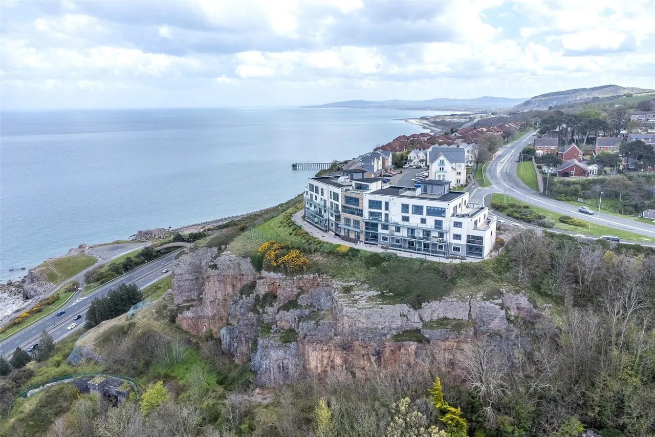 2 bed flat for sale, Penmaen Bod Elias, Old Colwyn