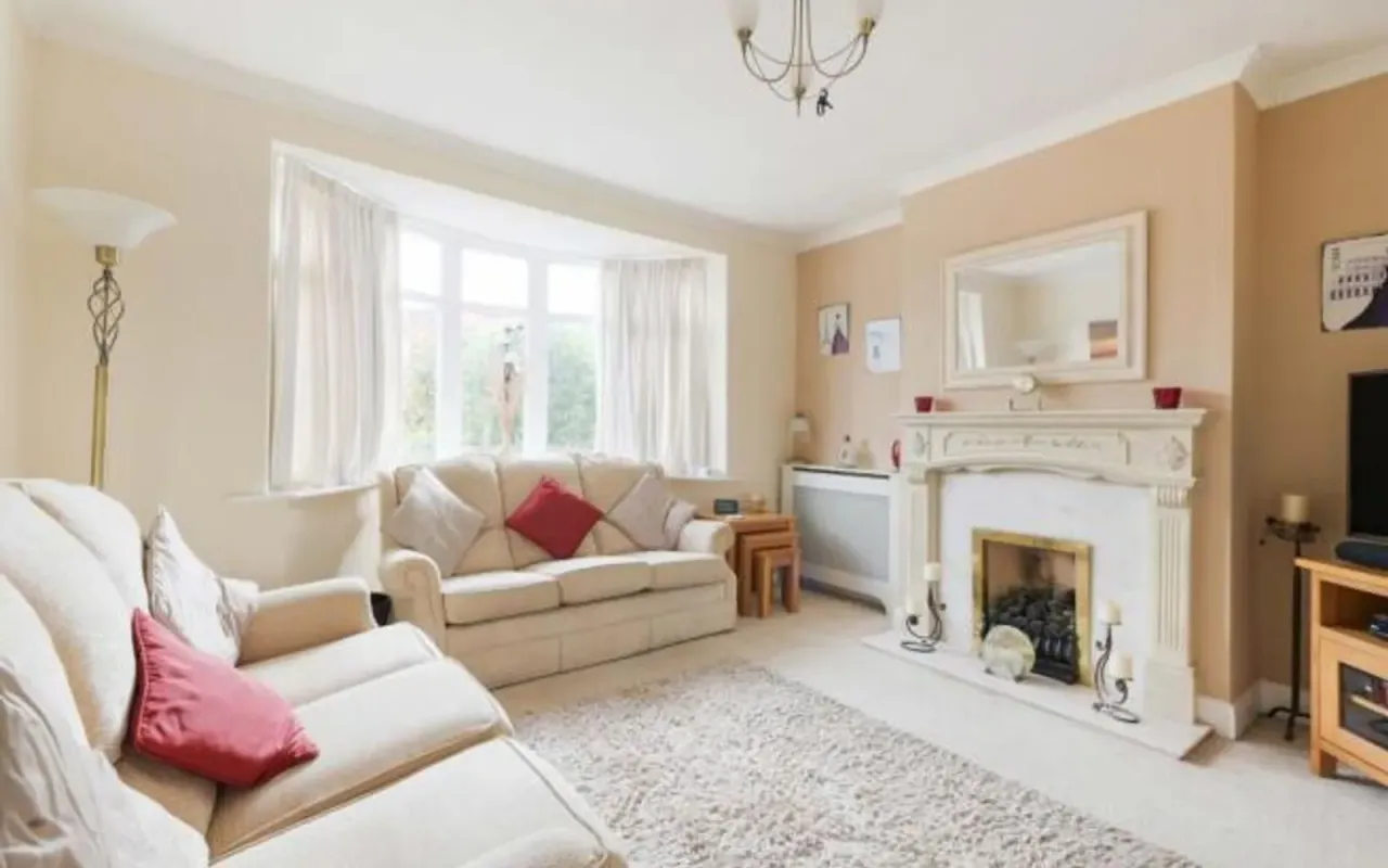 Pams Way, Epsom, KT19, photo 2
