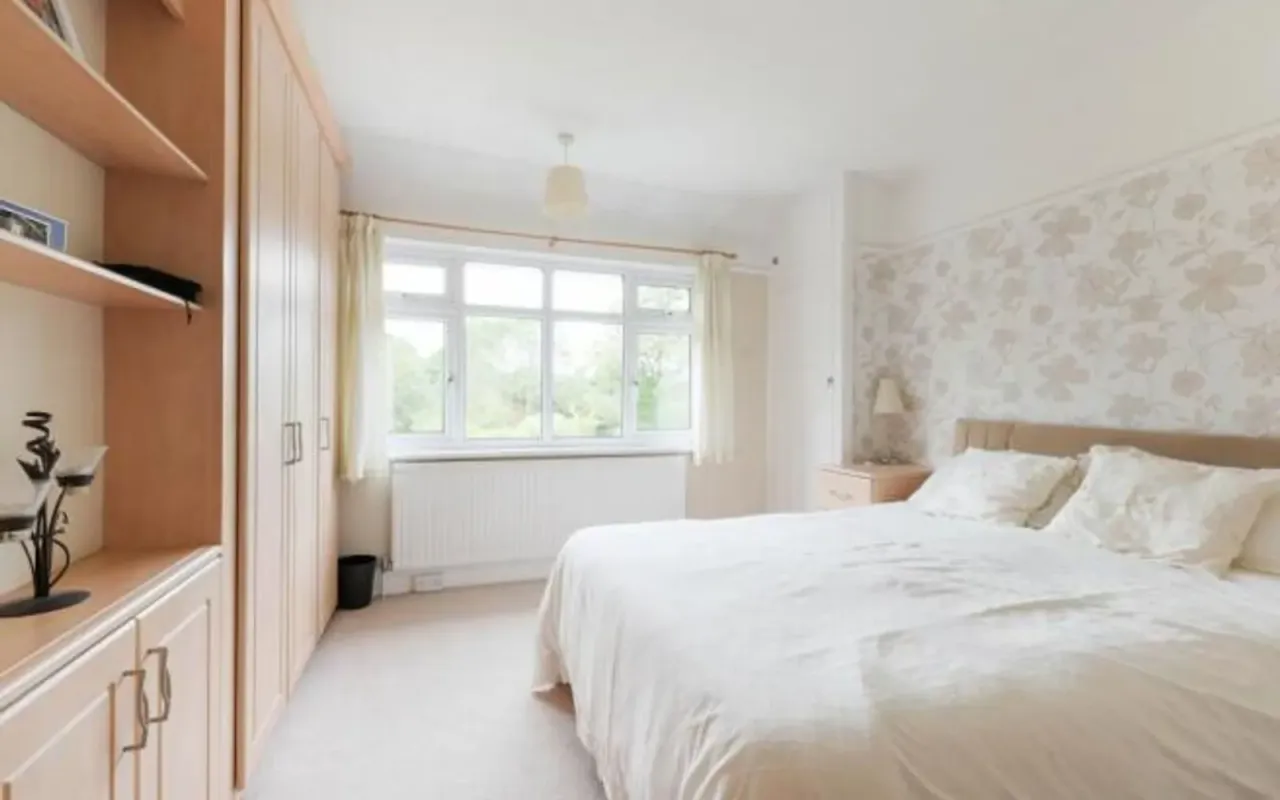 Pams Way, Epsom, KT19, photo 14