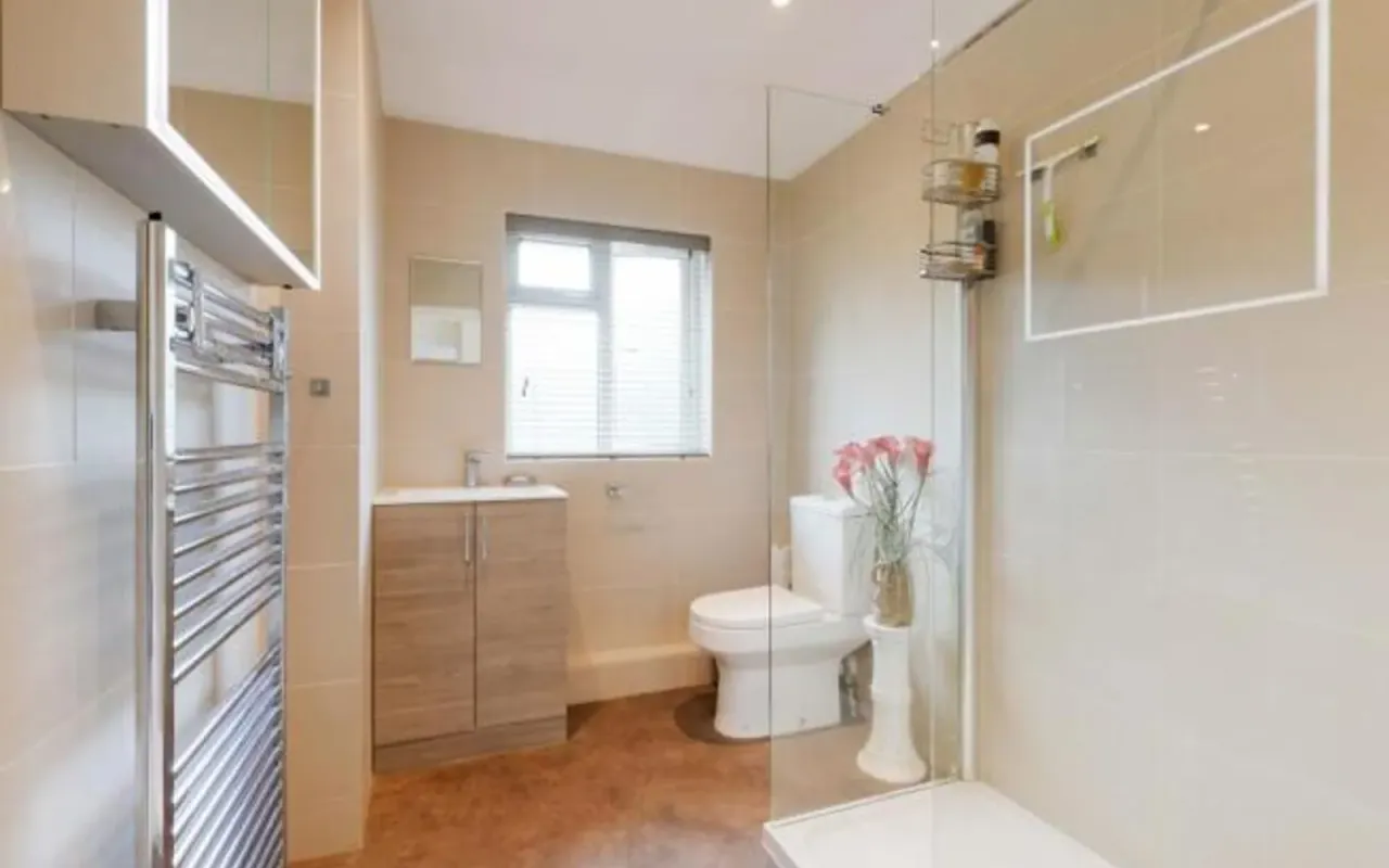 Pams Way, Epsom, KT19, photo 12