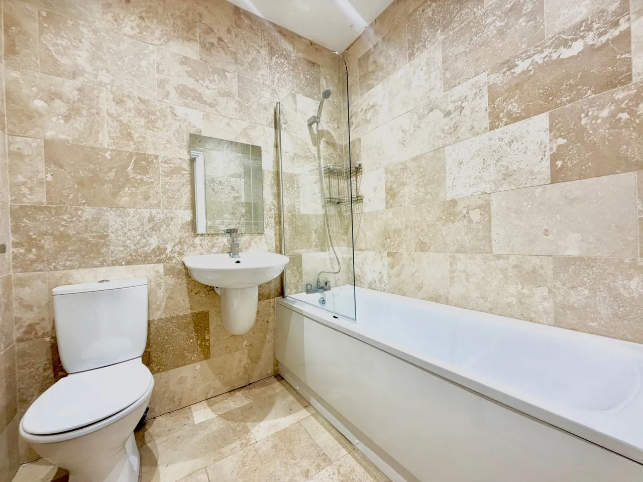 Flat 5, The Old County Arms, Milton Keynes, 189 Newport Road, MK13 0AL, photo 8