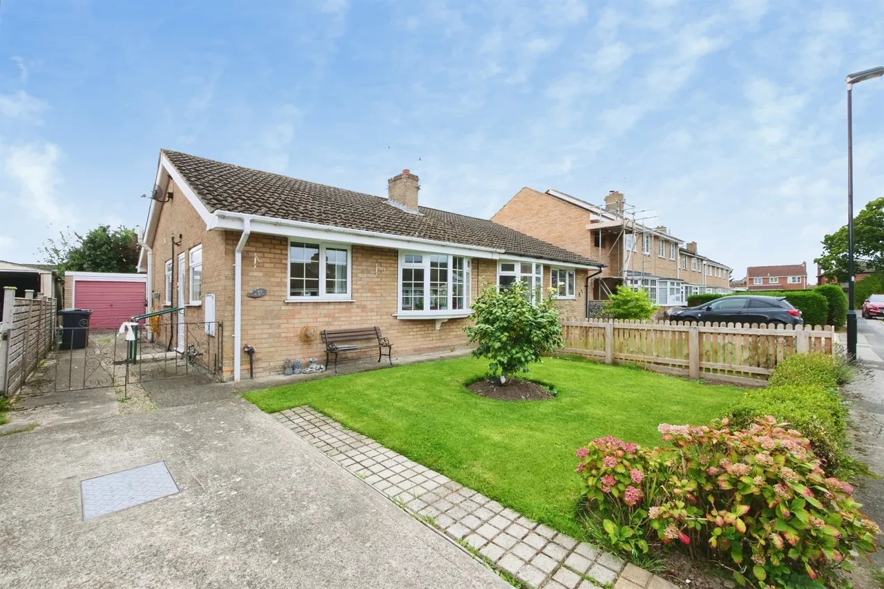 2 bed house for sale, Churchfield Drive, Wigginton, YO32
