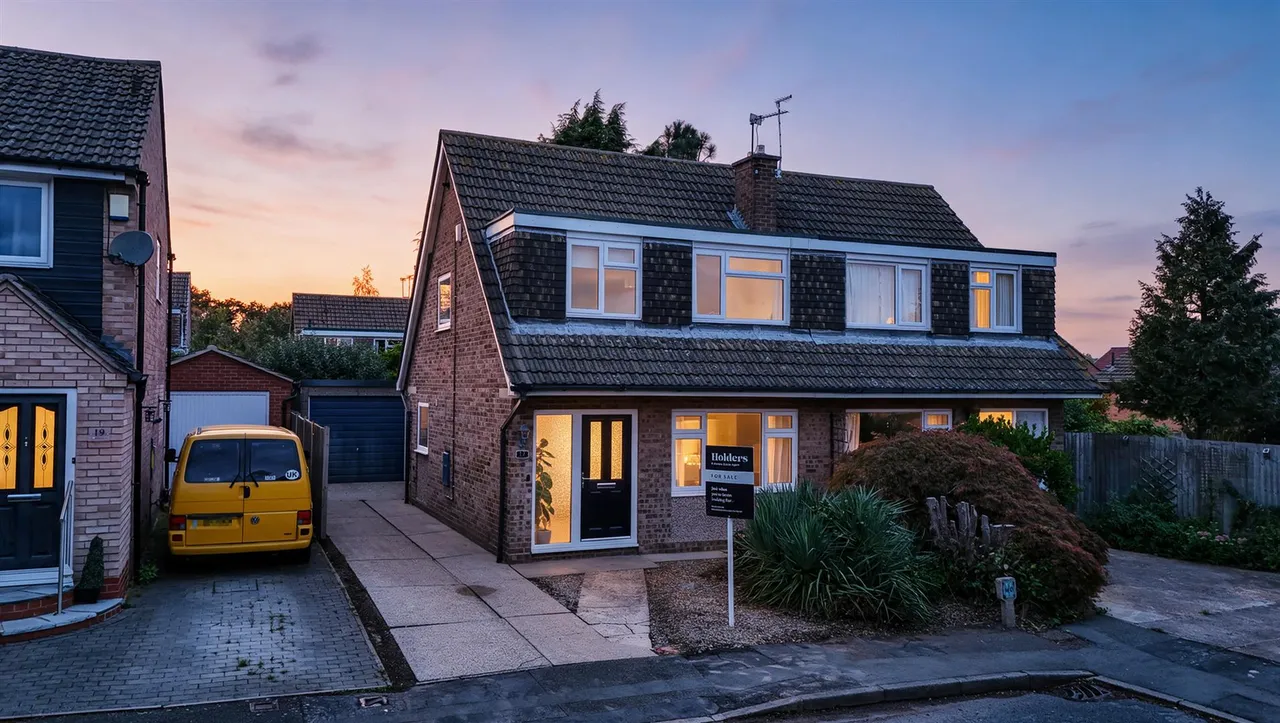 3 bed house for sale, Leckhampton Road, Loughborough