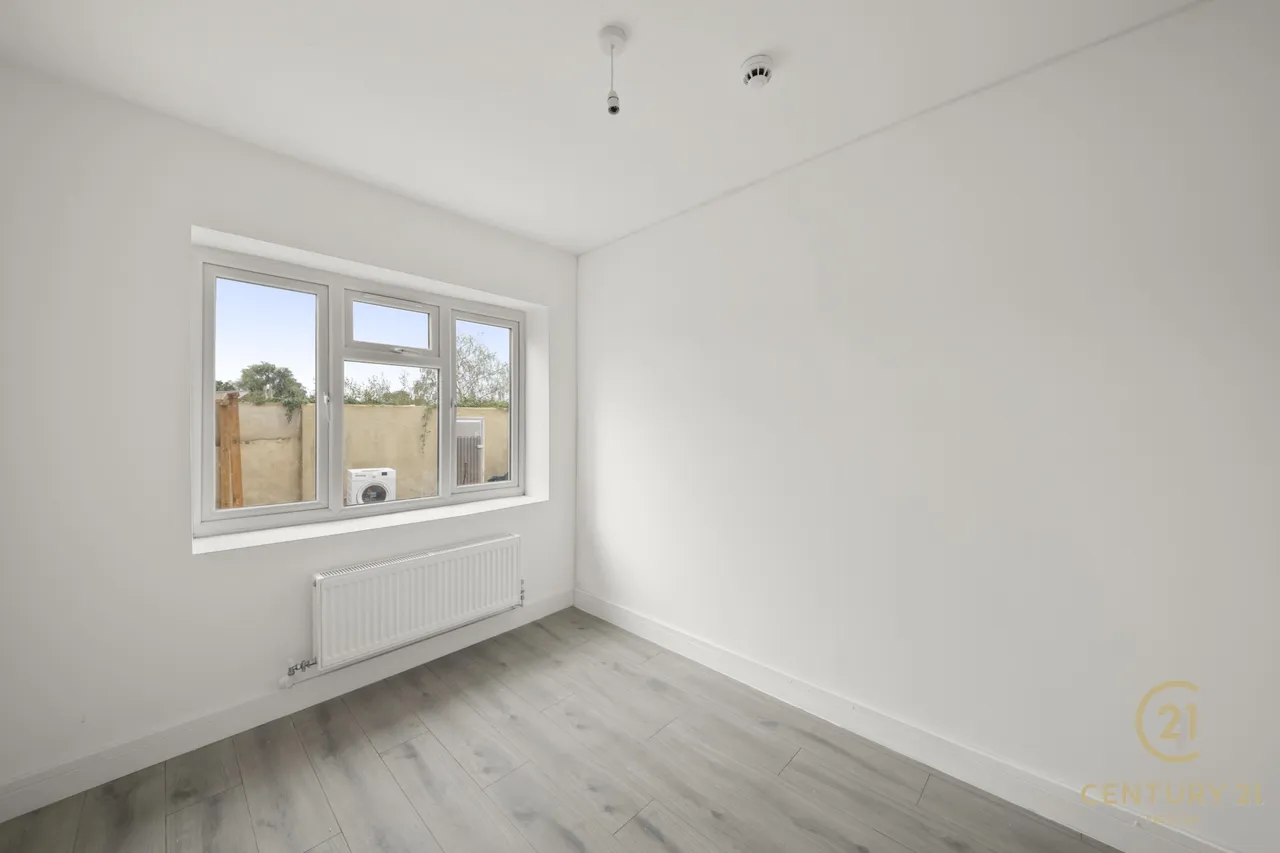 1 bed property to rent, Panhard Place, UB1