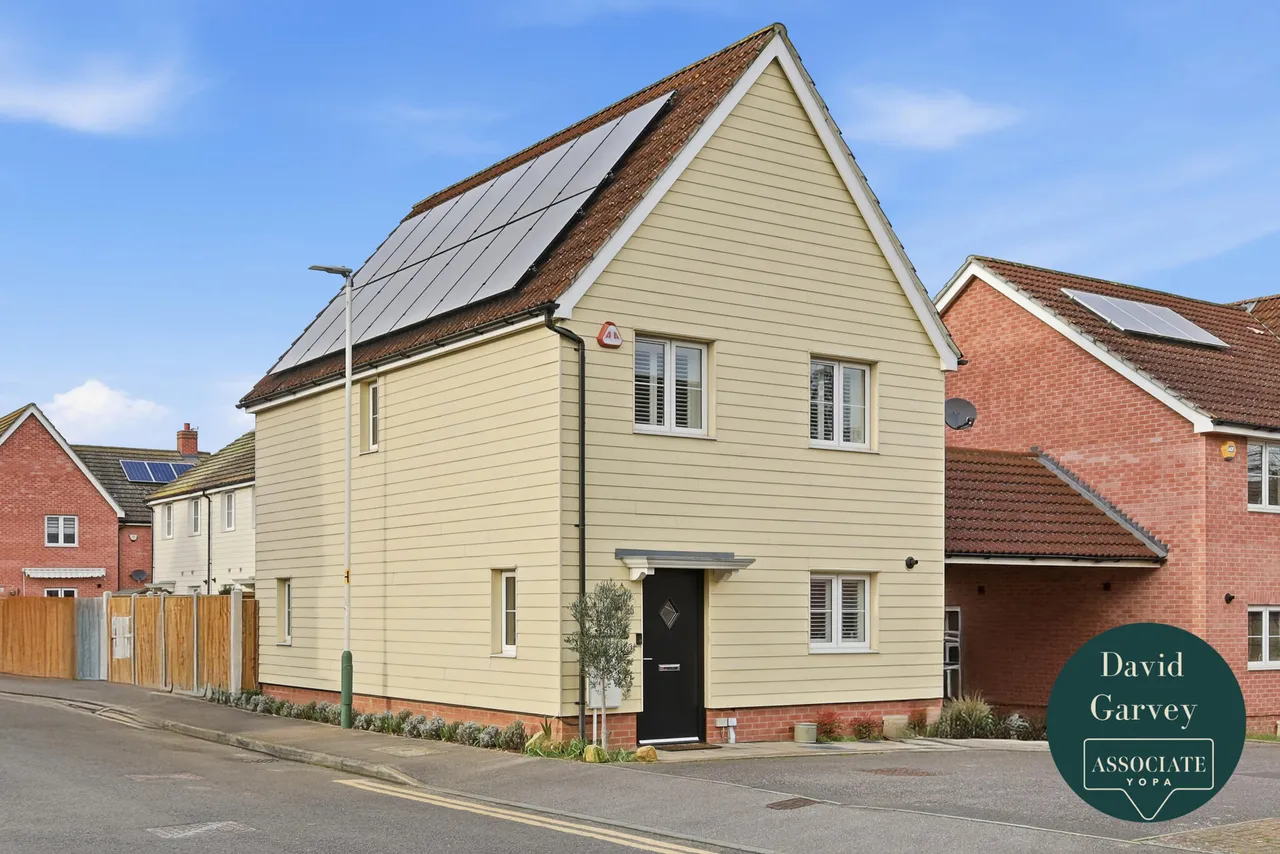 3 bed house for sale, Leaf Hill Drive, Romford, RM3