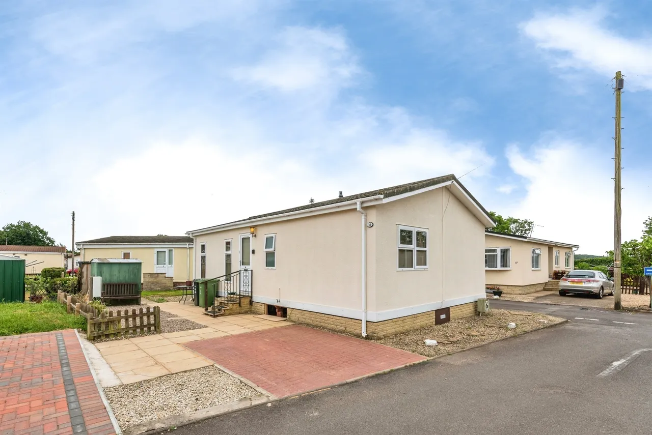 2 bed park home for sale — Alpha Avenue, Garsington, Oxford