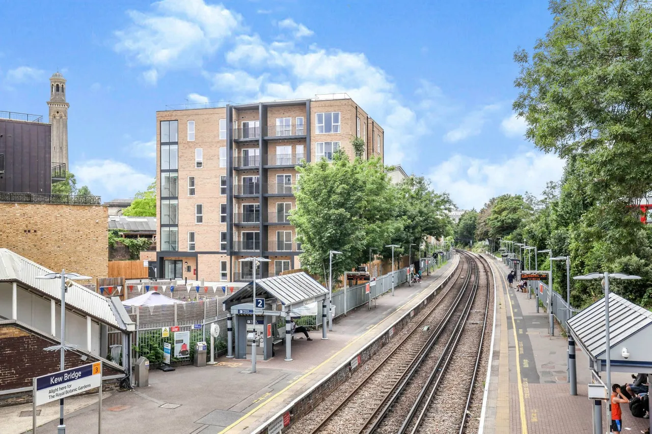 Brentford, photo 11