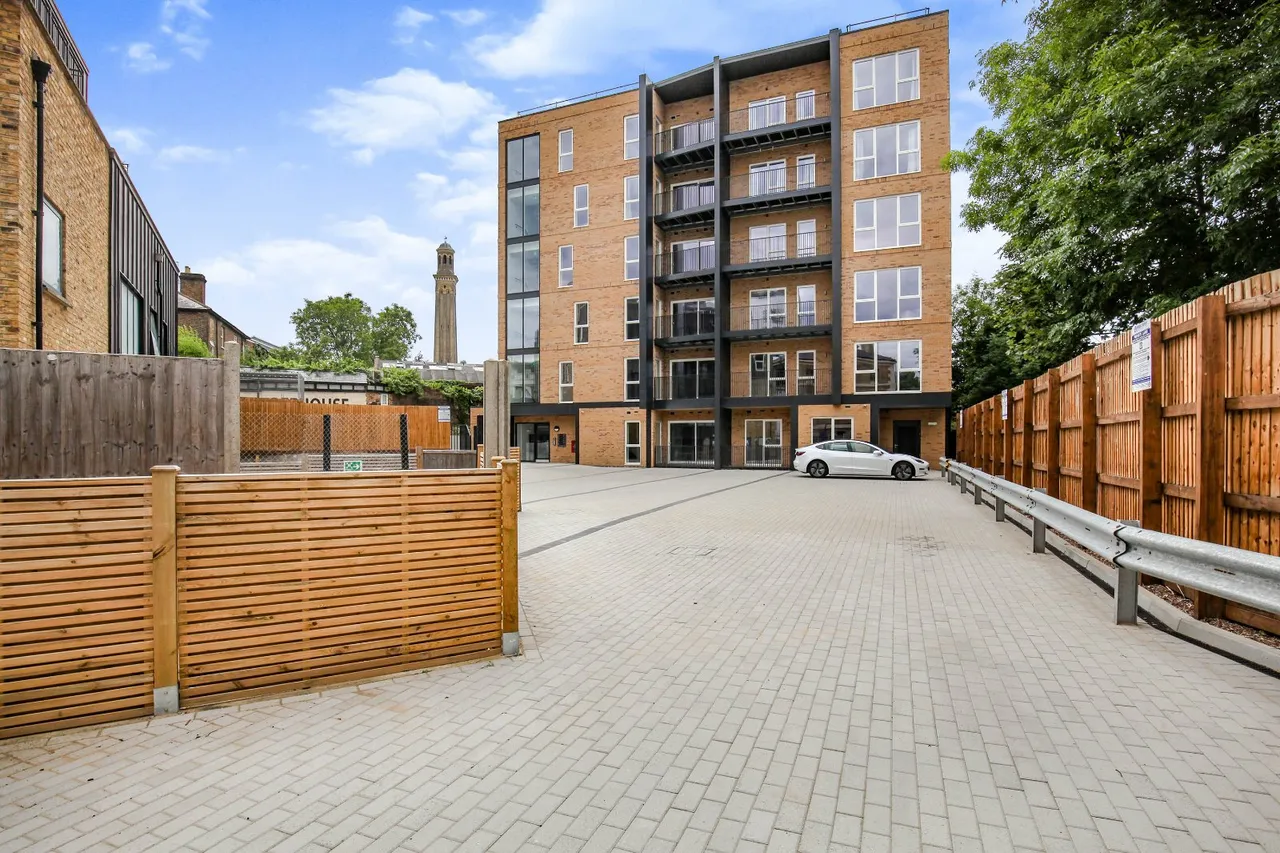 Brentford, photo 10