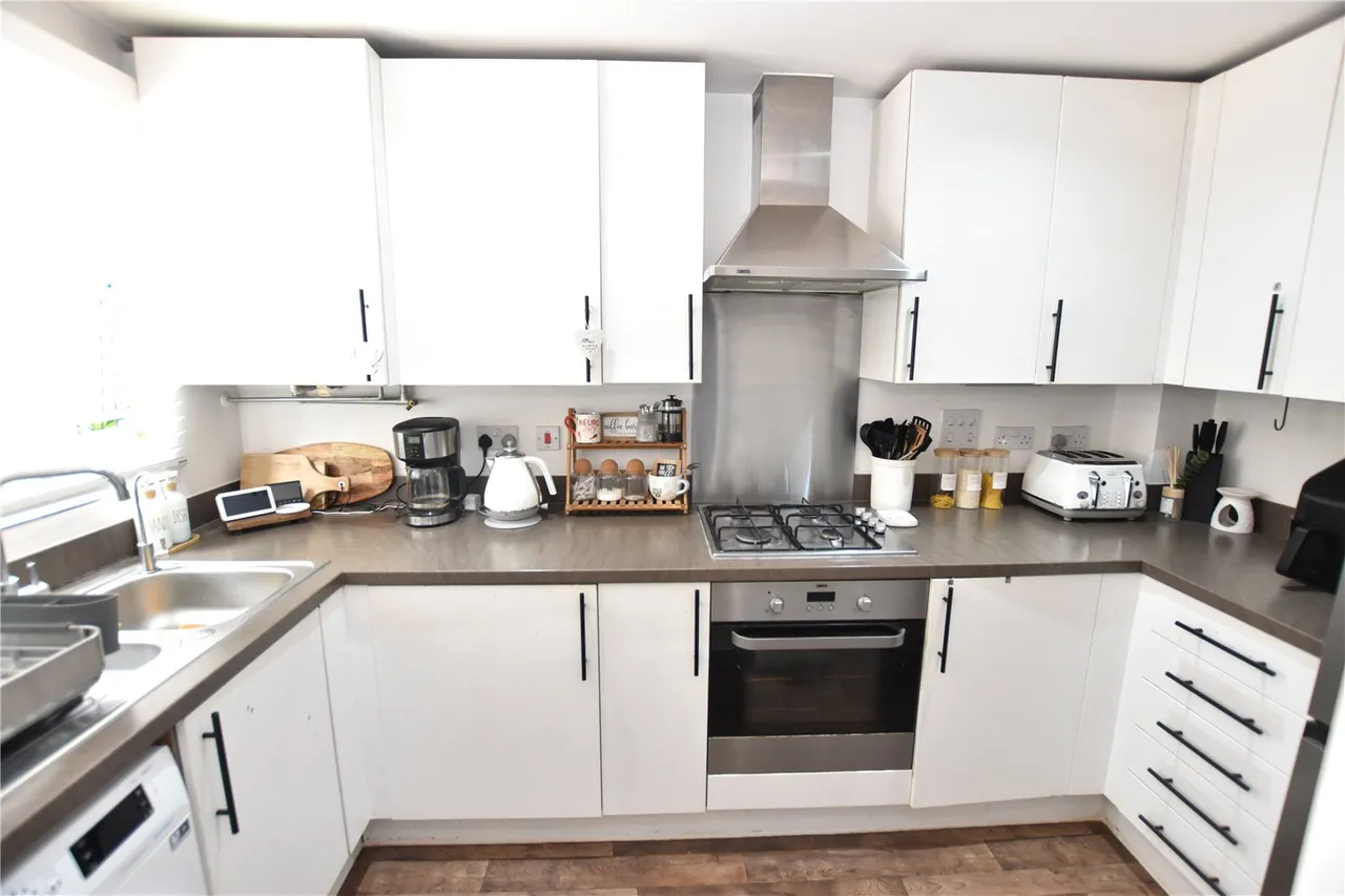Nightjar Close, Farnborough, Hampshire, GU14 9GB, photo 4