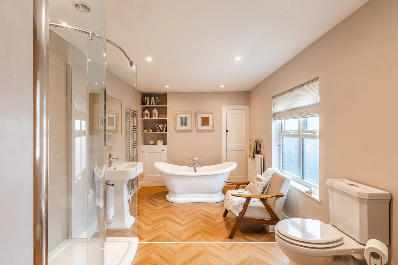 Four Bedroom Edwardian Town House in, photo 13