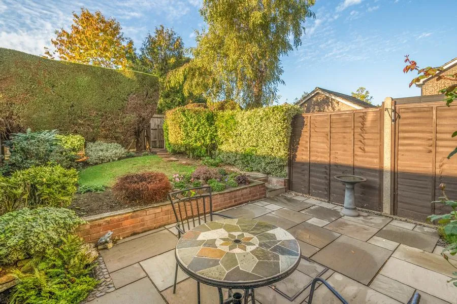 Christie Close, Lightwater, GU18, photo 18