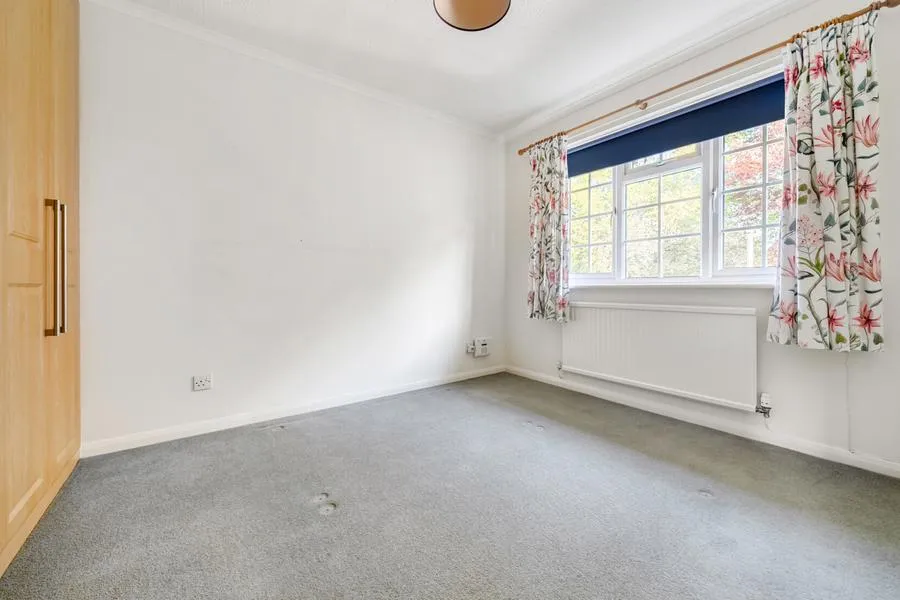 Christie Close, Lightwater, GU18, photo 4