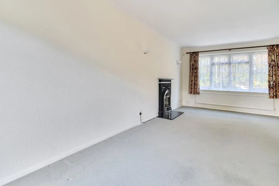 Christie Close, Lightwater, GU18, photo 10