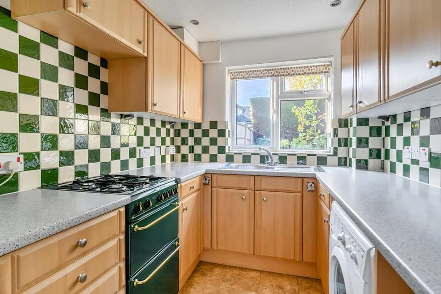 Christie Close, Lightwater, GU18, photo 7