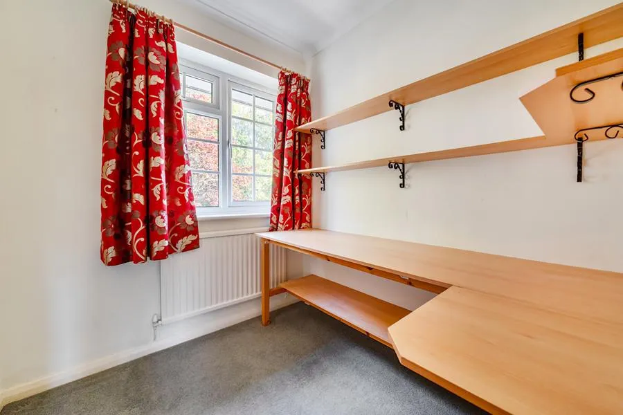 Christie Close, Lightwater, GU18, photo 13