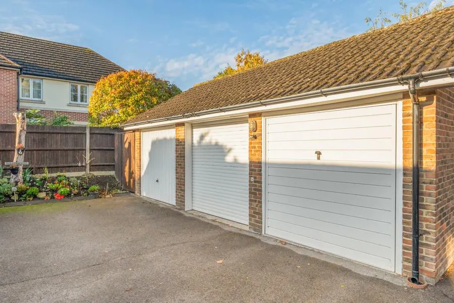 Christie Close, Lightwater, GU18, photo 21