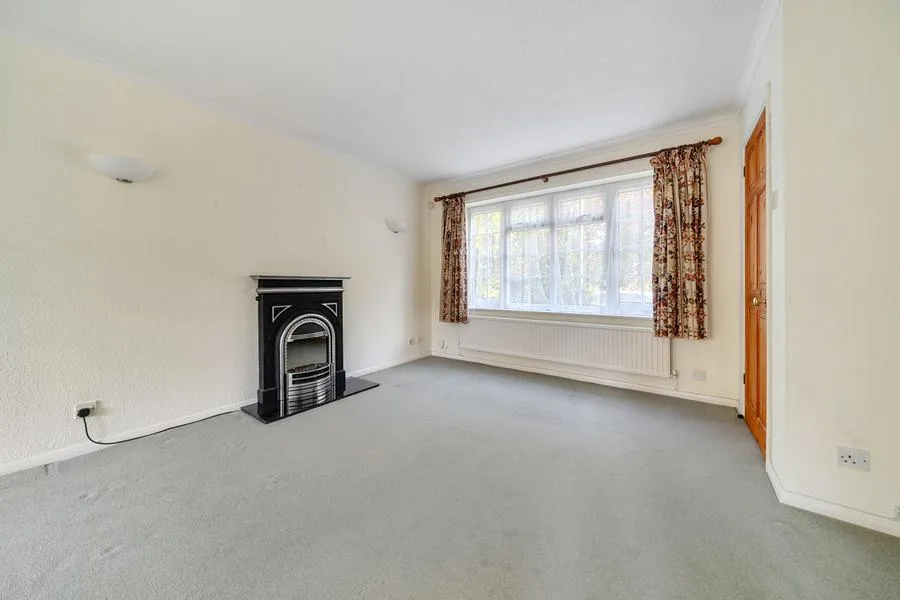 Christie Close, Lightwater, GU18, photo 9