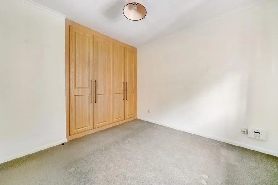 Christie Close, Lightwater, GU18, photo 15