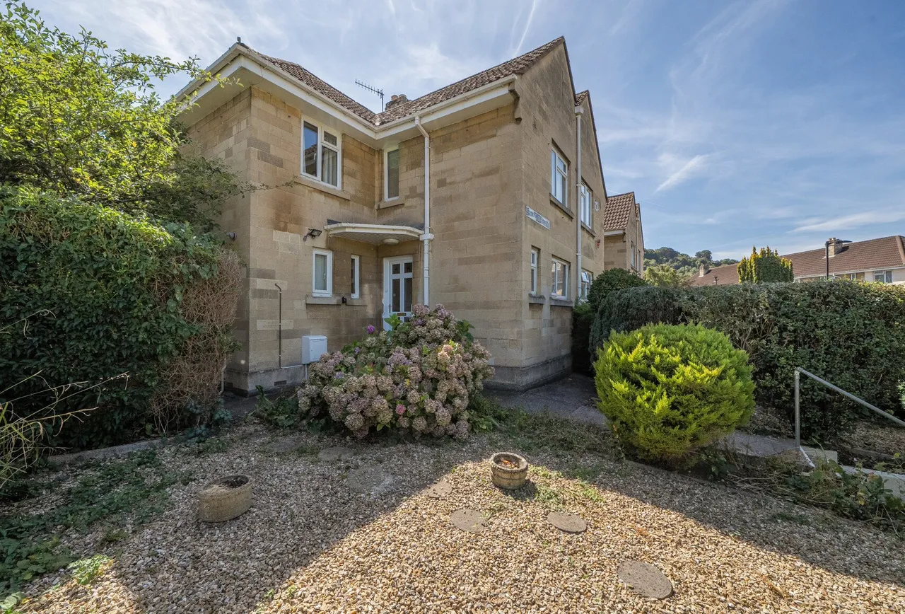 3 bed house for sale — Spring Crescent, Bath, BA2 4HZ