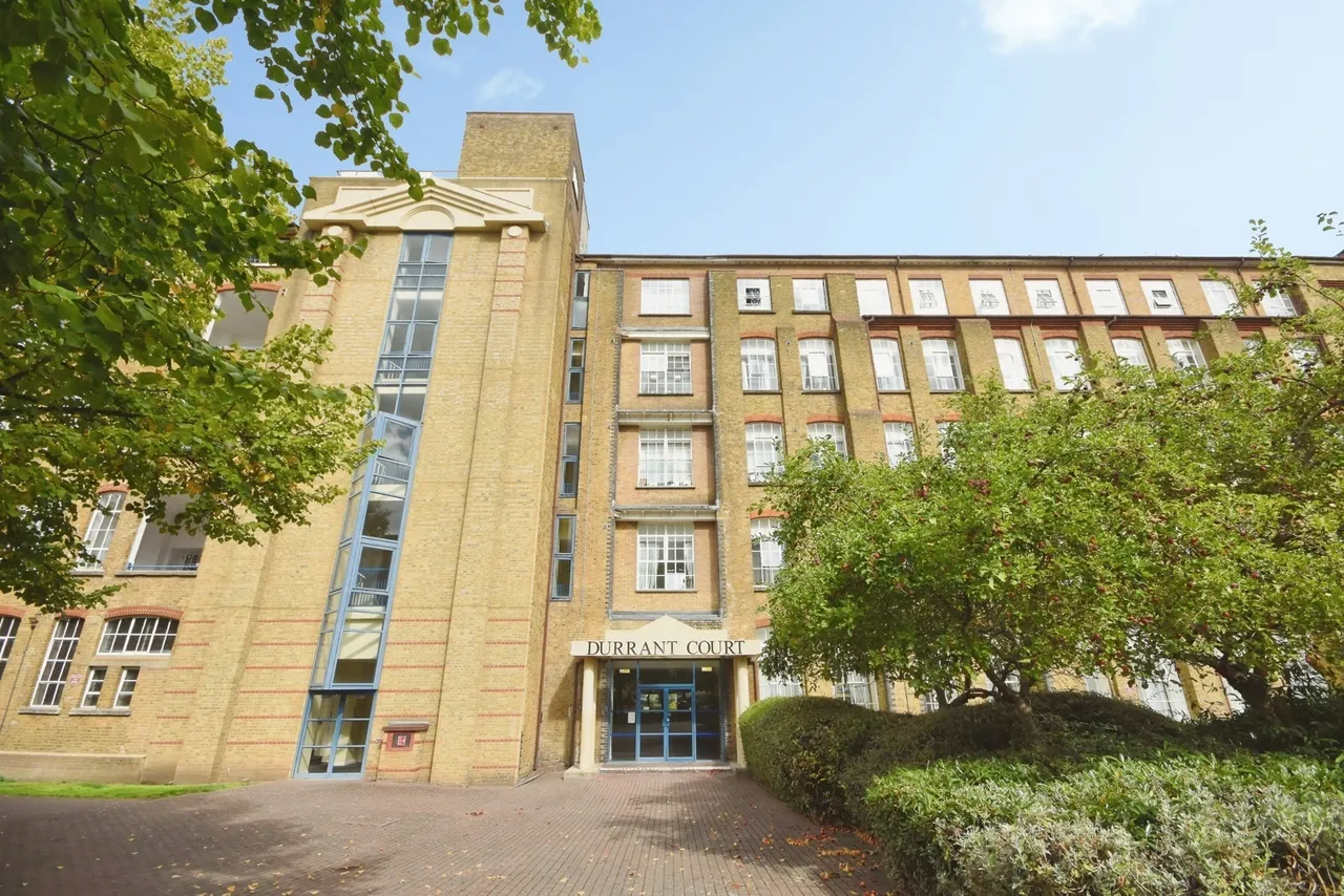 2 bed flat for sale — Durrant Court, Brook Street, Chelmsford, Essex, CM1