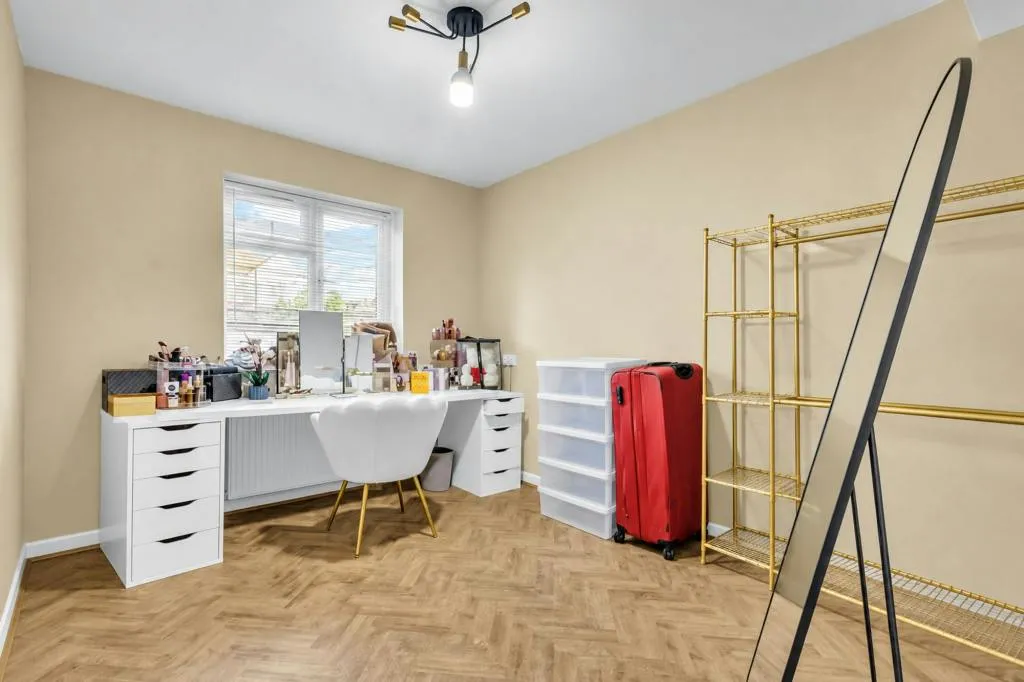Grange Avenue, Woodford Green, IG8, photo 8