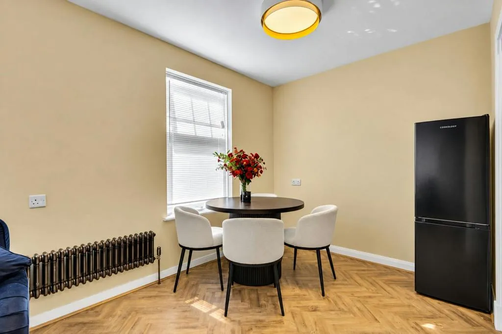 Grange Avenue, Woodford Green, IG8, photo 4