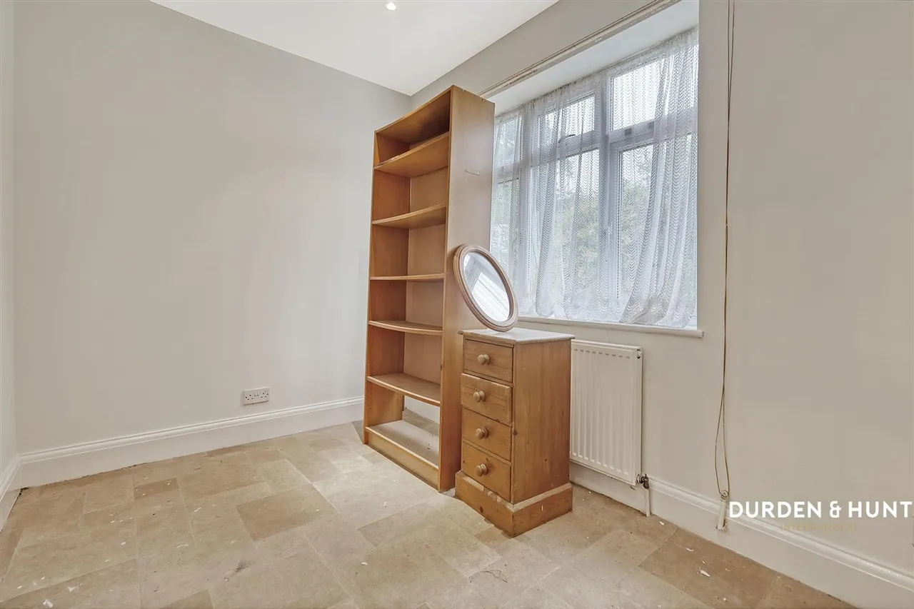 Walden Way, Hornchurch, RM11, photo 14
