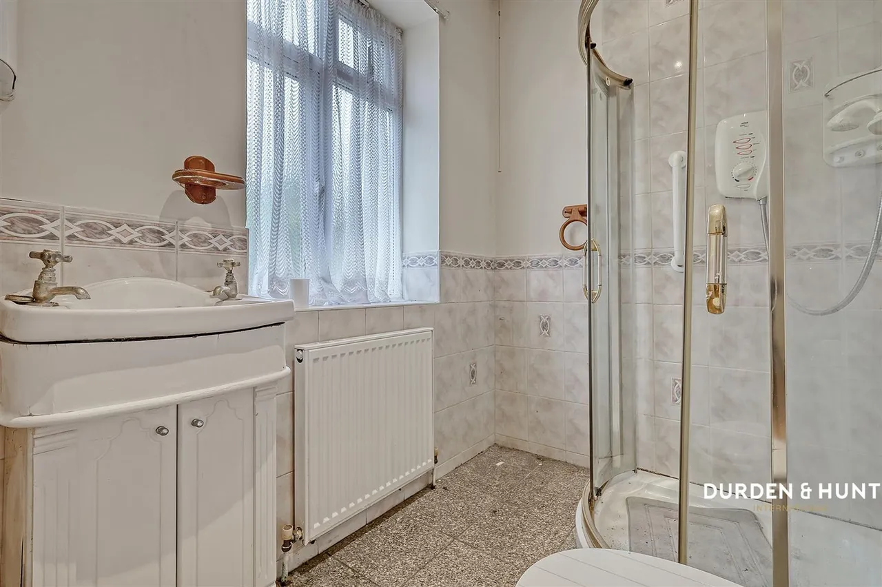 Walden Way, Hornchurch, RM11, photo 12