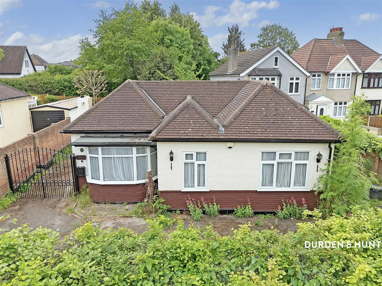 2 bed house for sale, Walden Way, Hornchurch, RM11