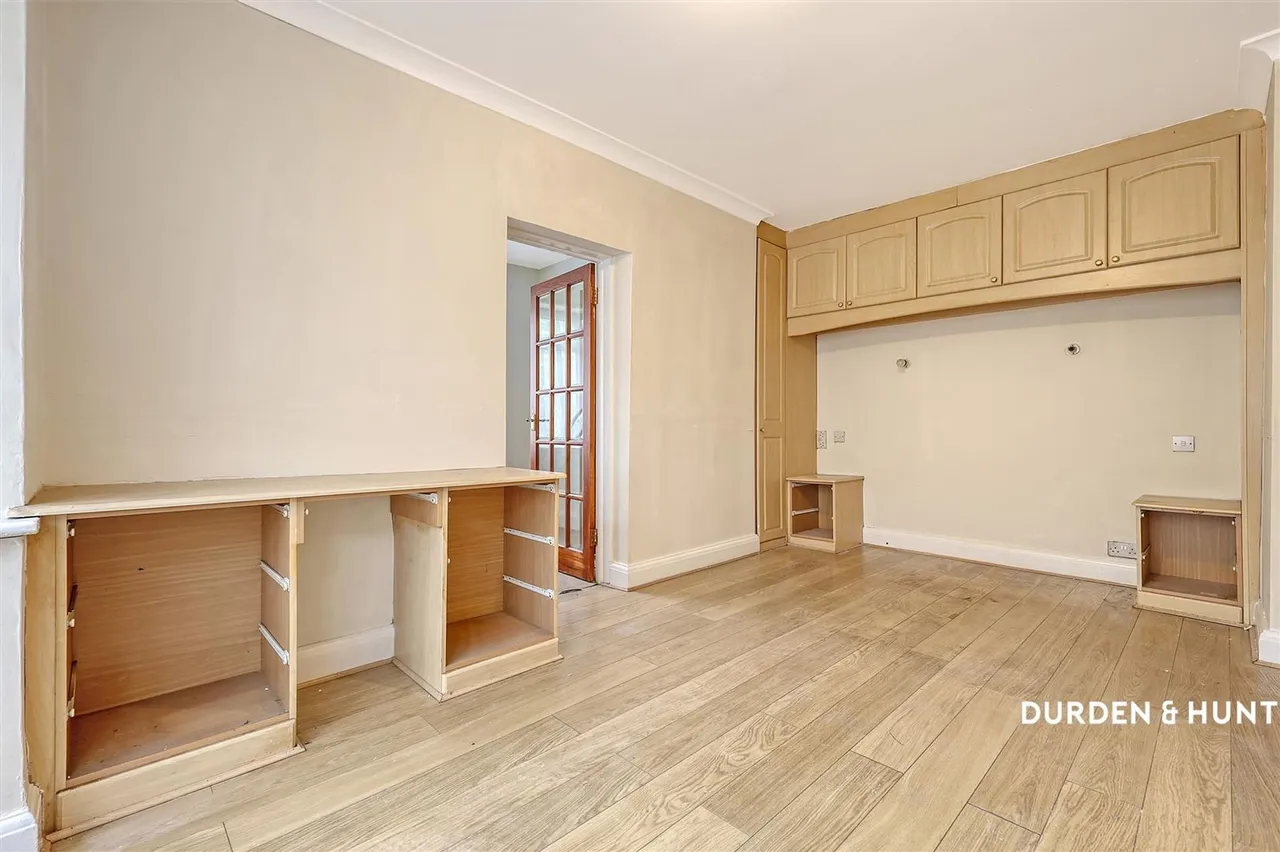 Walden Way, Hornchurch, RM11, photo 11