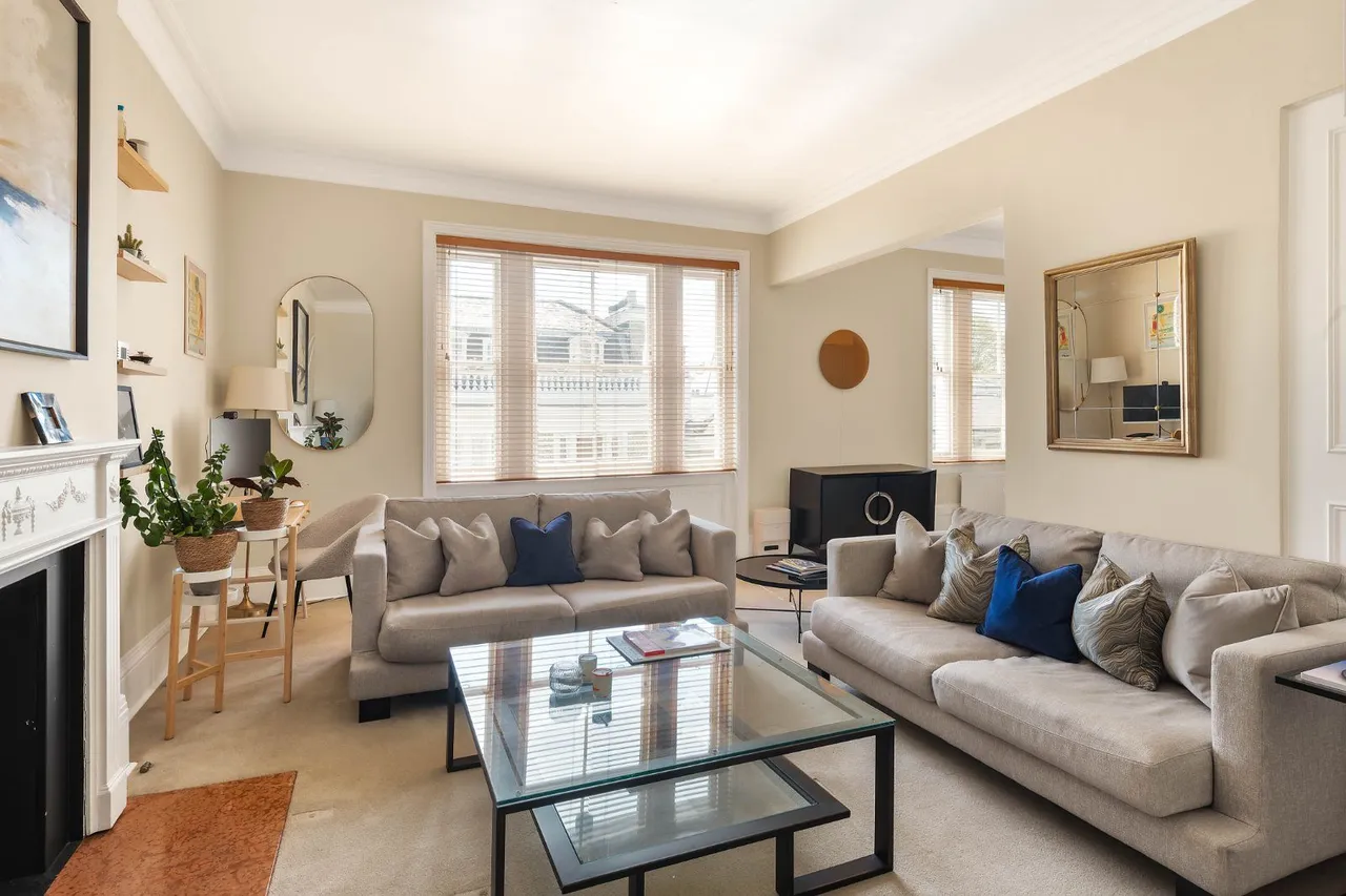 2 bed flat for sale — Upper Phillimore Gardens, London, W8 7HA