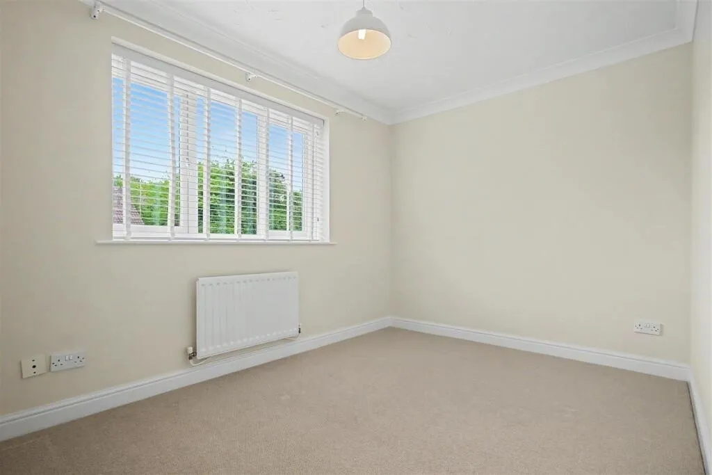 Harlech Court Kettering, NN14, photo 8