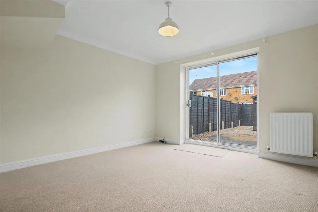 Harlech Court Kettering, NN14, photo 4