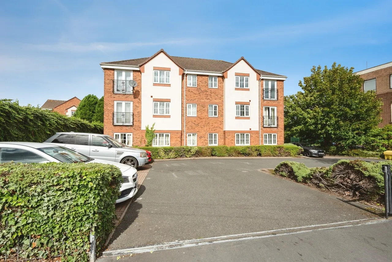 2 bed flat for sale — Pinfold Street, Oldbury