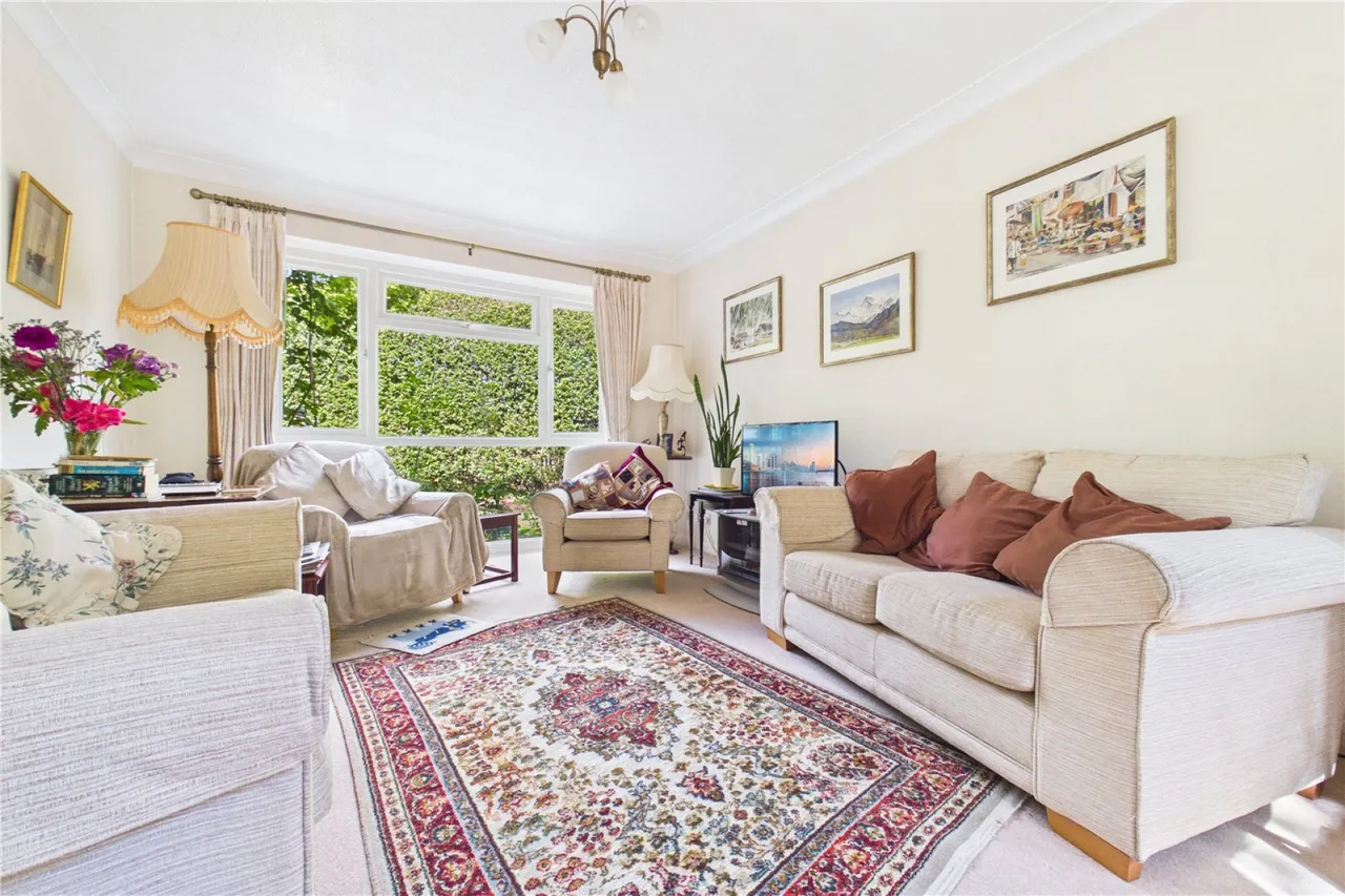 Alison Close, Burghfield Common, RG7, photo 2