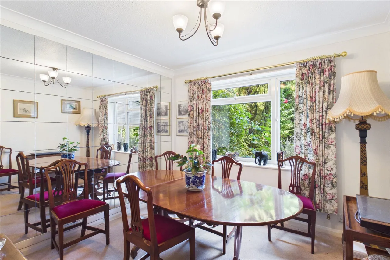 Alison Close, Burghfield Common, RG7, photo 5