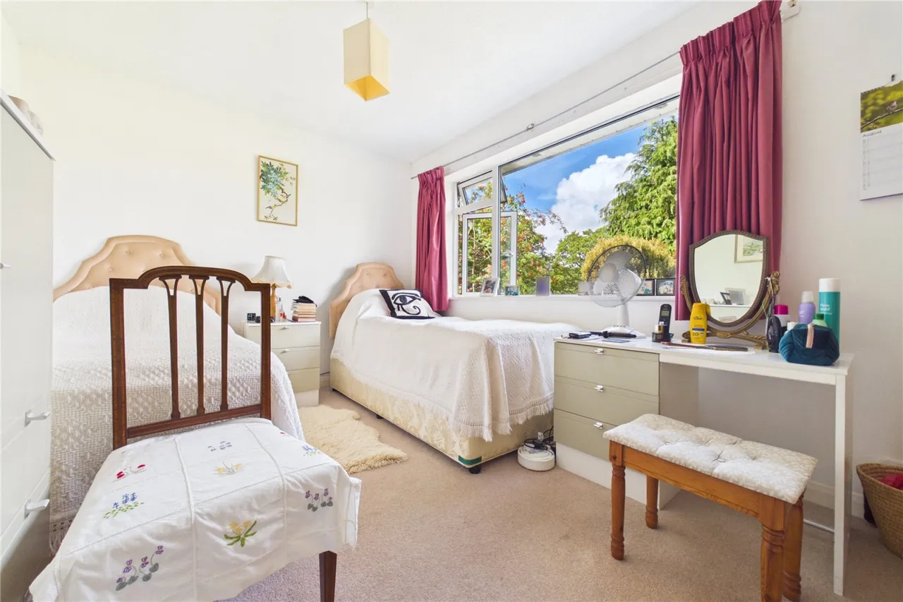 Alison Close, Burghfield Common, RG7, photo 10