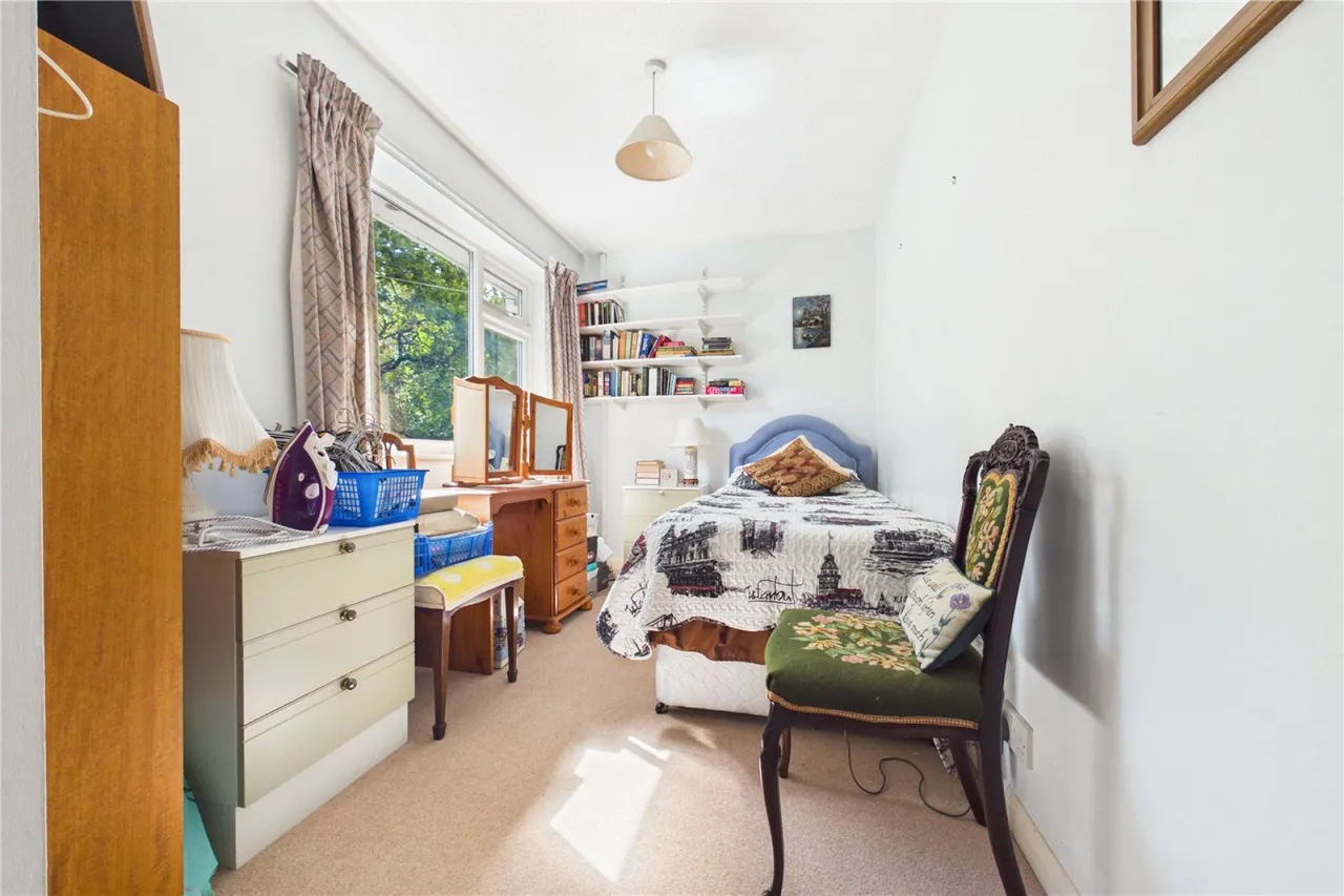 Alison Close, Burghfield Common, RG7, photo 12