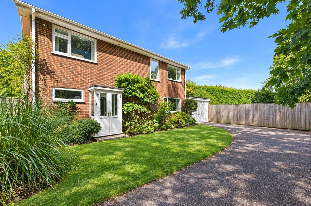 Alison Close, Burghfield Common, RG7, photo 15