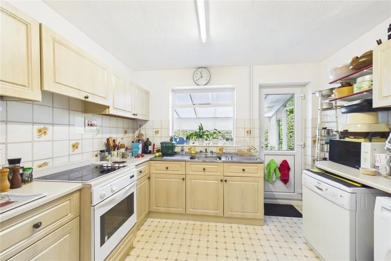 Alison Close, Burghfield Common, RG7, photo 6