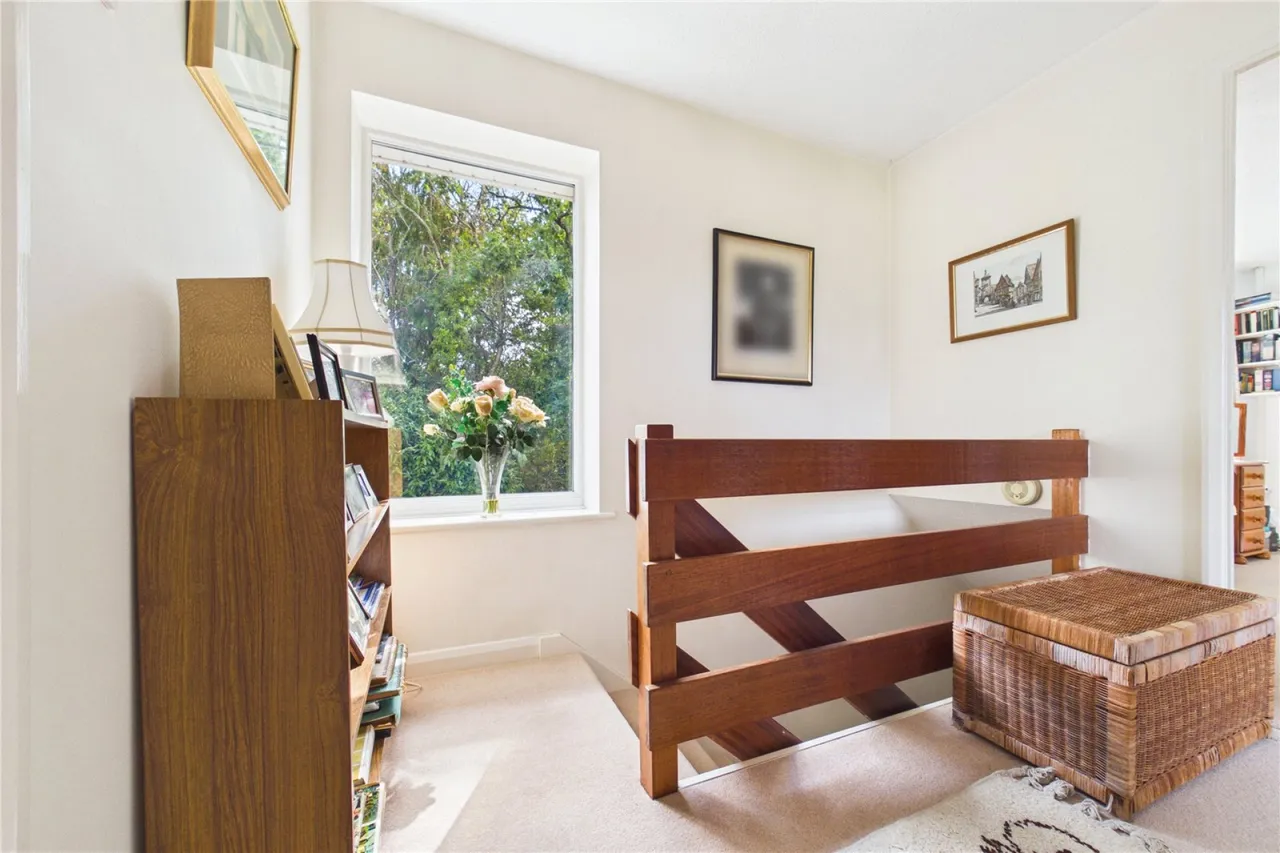 Alison Close, Burghfield Common, RG7, photo 9