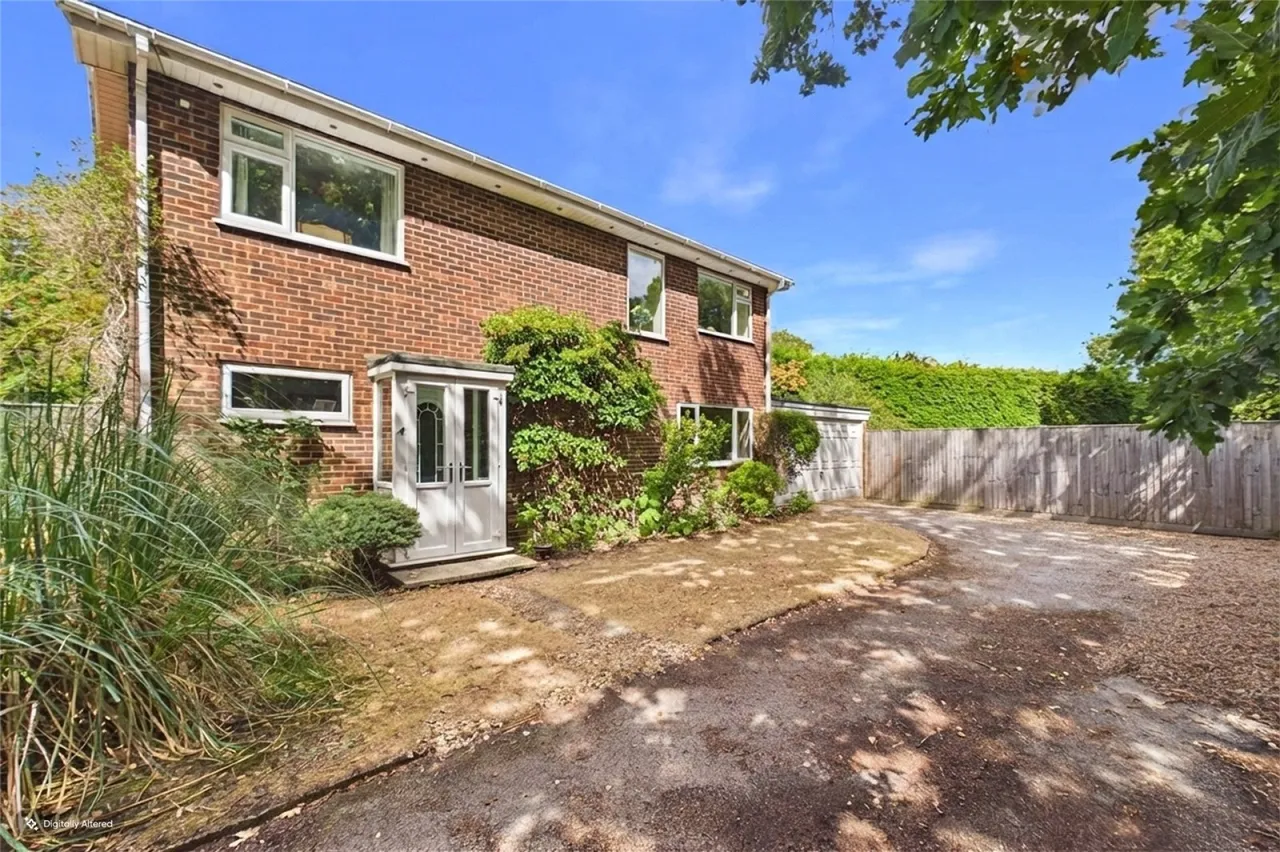 4 bed house for sale, Alison Close, Burghfield Common, RG7
