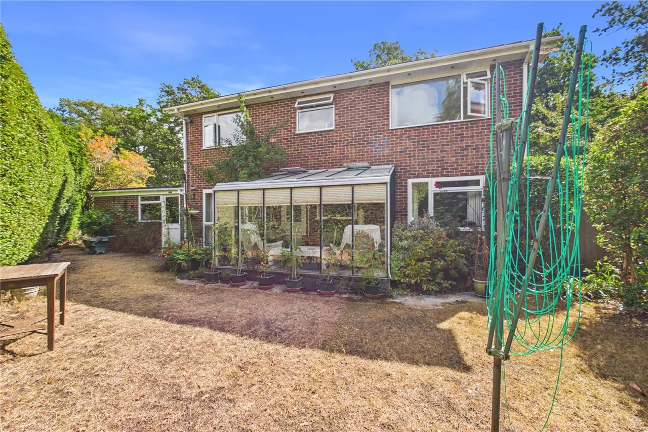 Alison Close, Burghfield Common, RG7, photo 4