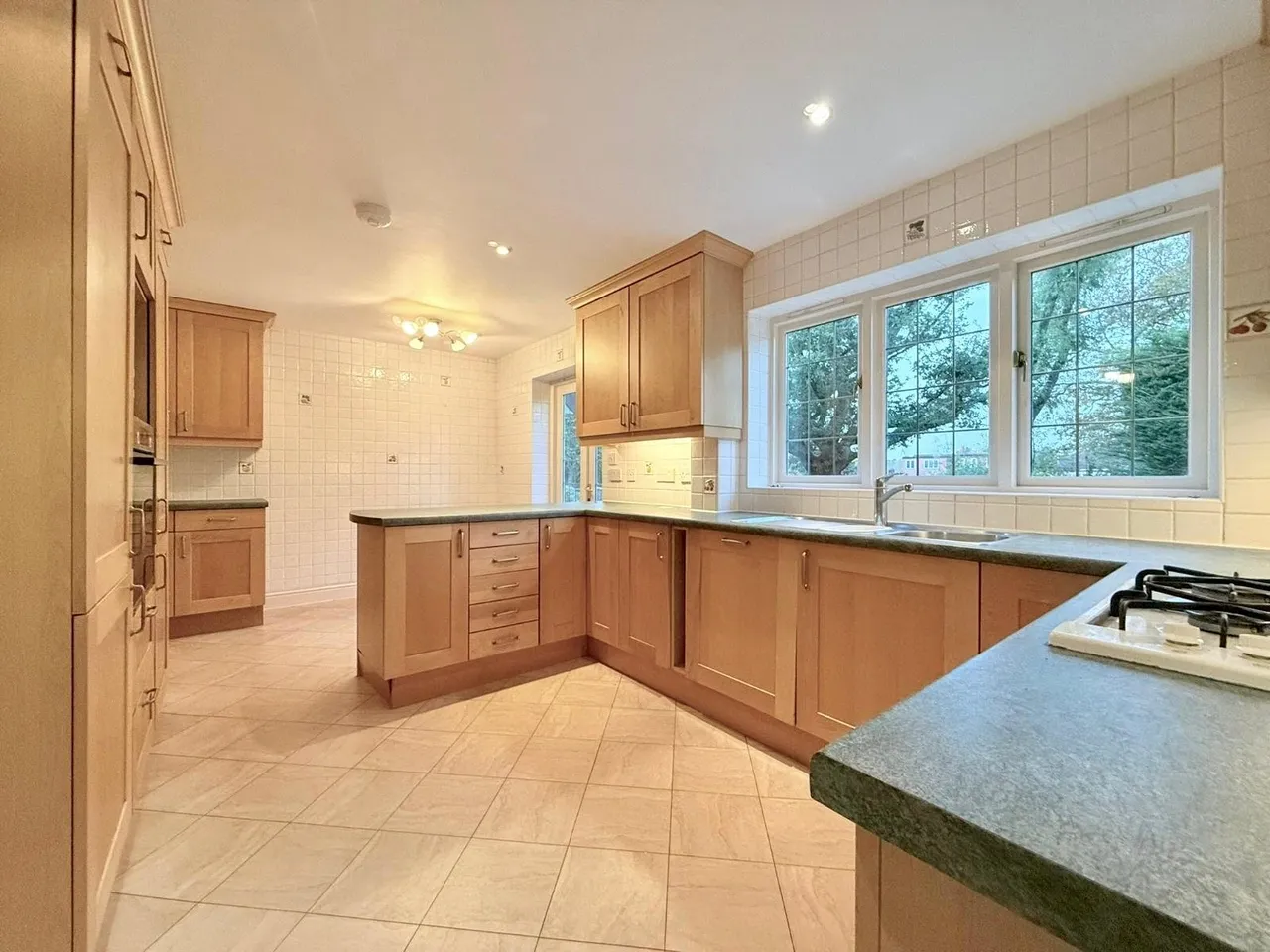 Parkfield View, Potters Bar, Hertfordshire, EN6 1US, photo 3