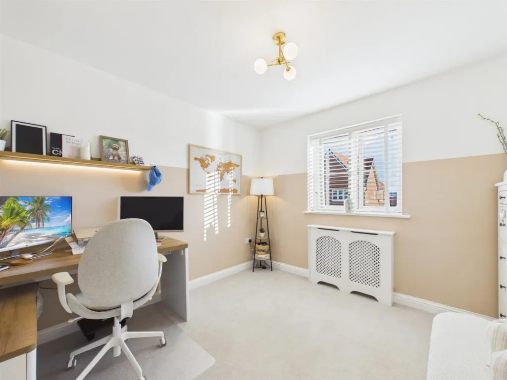 Ronald Allen Drive, Stoke Mandeville, photo 10