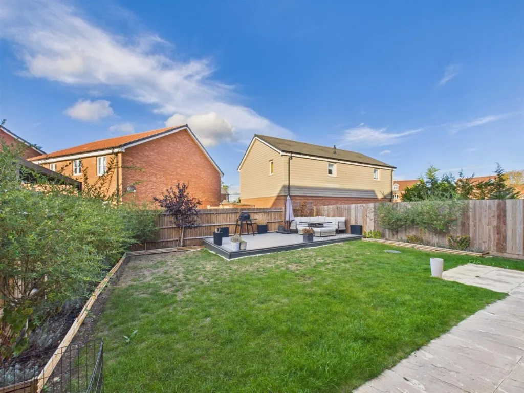Ronald Allen Drive, Stoke Mandeville, photo 14