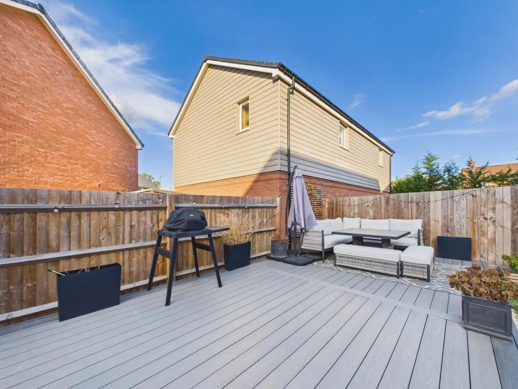 Ronald Allen Drive, Stoke Mandeville, photo 16