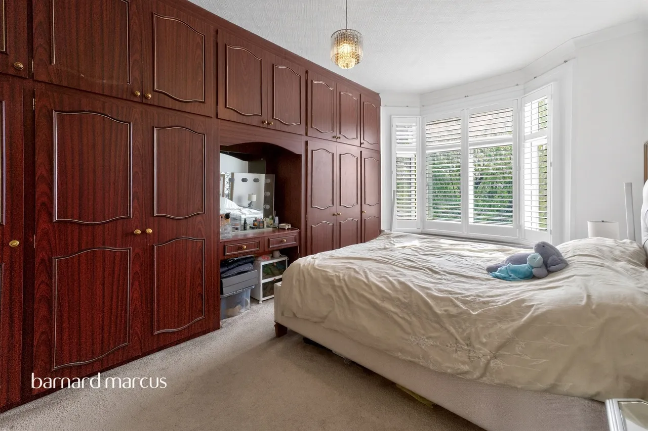 Chimes Avenue, London, N13, photo 5
