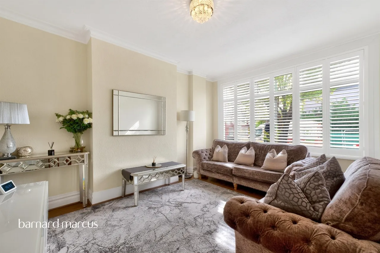 Chimes Avenue, London, N13, photo 14